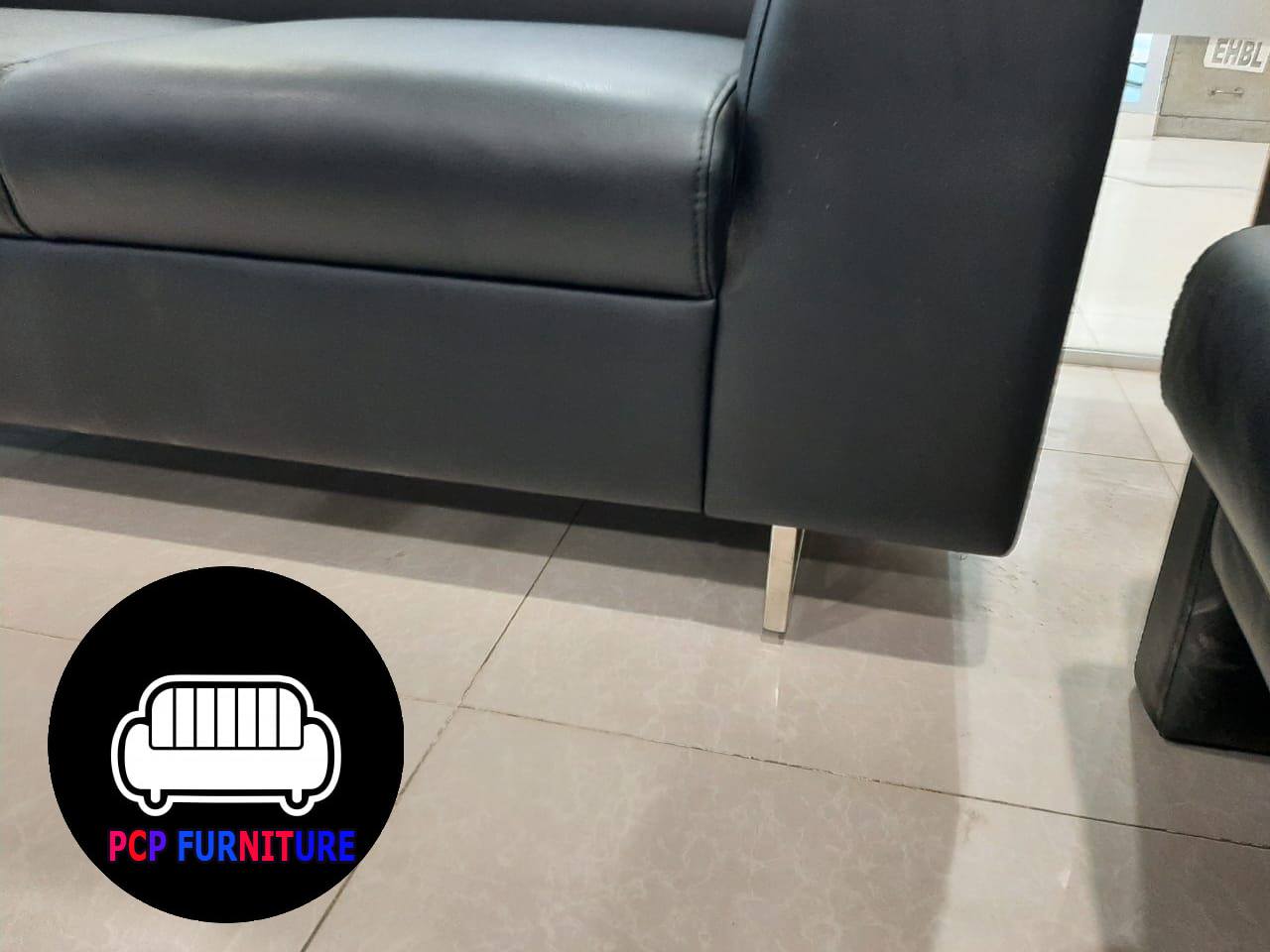 Tow seater sofa.