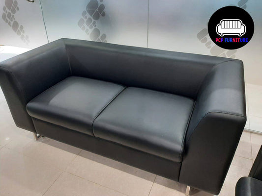 Tow seater sofa.